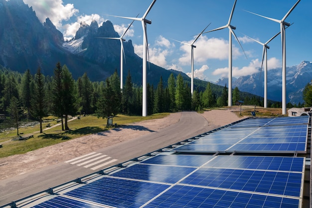 El Panel Solar Y El Aerogenerador Cultivan Energía Limpia Foto Premium 4321