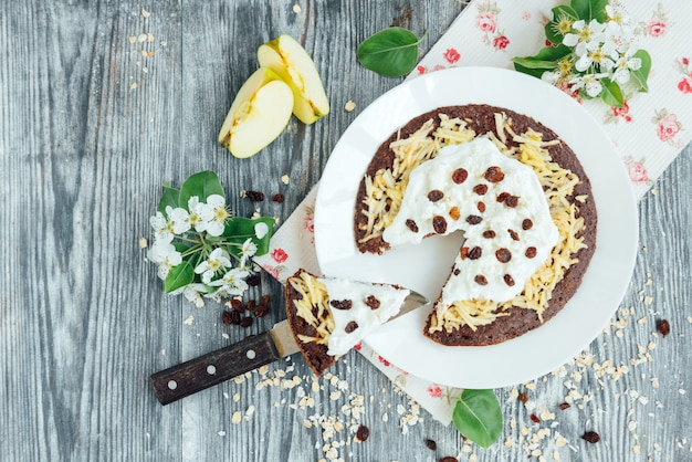 Panqueques de avena con chocolate caseros con manzana yogur requesón