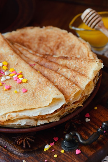 Panqueques Dorados Con Frutas Congeladas Decoraci N Y Miel En Estilo