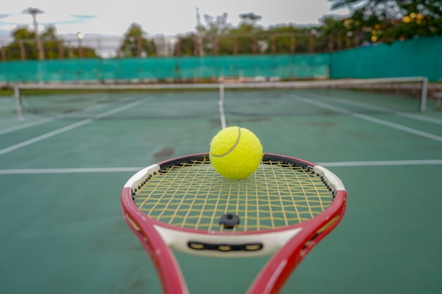 tenis con raqueta dura