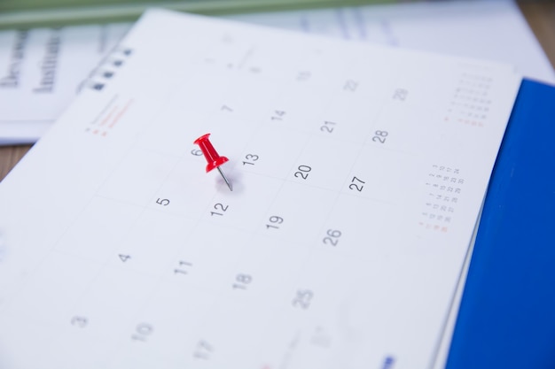 Pin Rojo Con Calendario Para El Planificador De Eventos Foto Premium