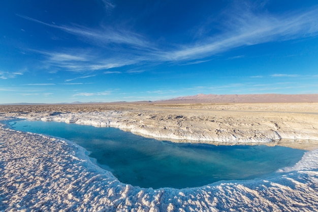 Piscina de agua salada en el salar de salinas grandes - jujuy ...