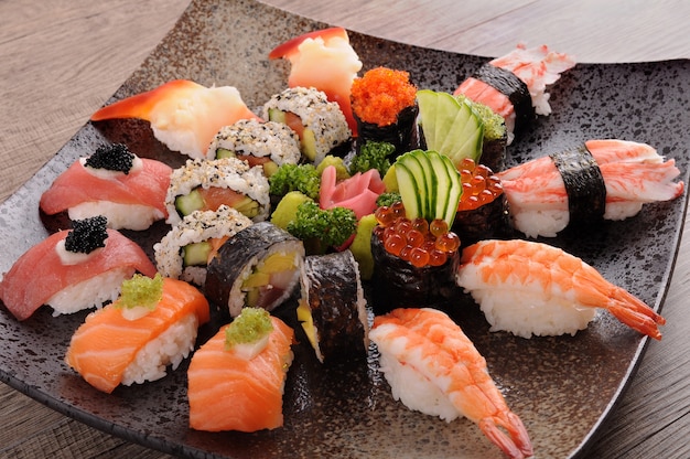  Plato de sushi variado Descargar Fotos gratis