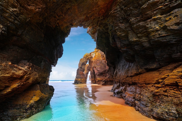 Playa las catedrales playa de catedrais en galicia españa ...