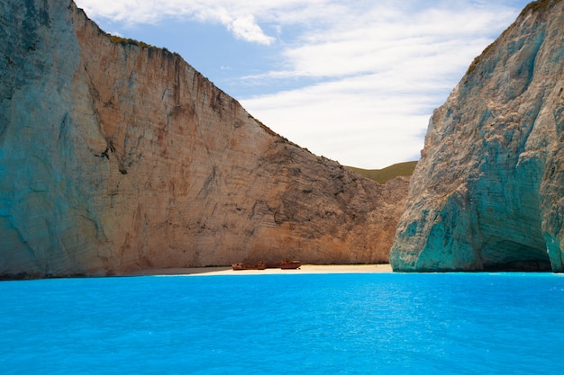 Playa Navagio En La Isla De Zakynthos Grecia Foto Premium