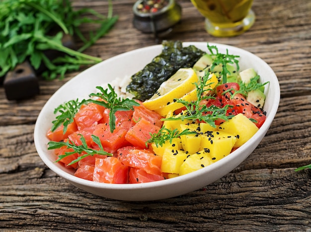 Poke Bowl De Salm N Hawaiano Con Arroz Aguacate Mango Tomate