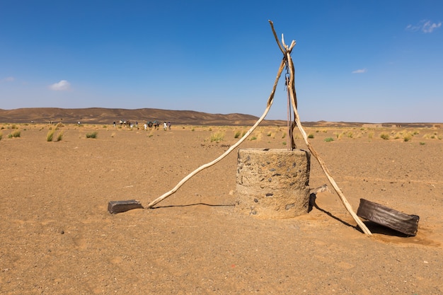 Pozo De Agua En El Desierto Del Sahara Marruecos Africa Foto Premium