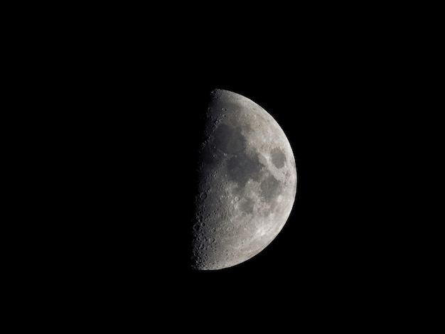 Primer Cuarto De Luna Foto Premium