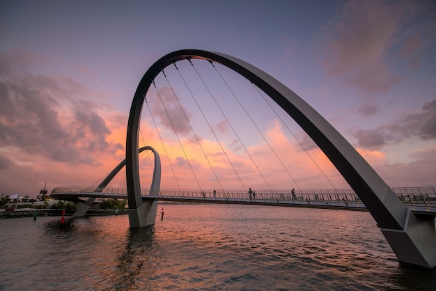 Puentes Arqueados De Dise O Moderno En Elizabeth Quay Marina En Perth