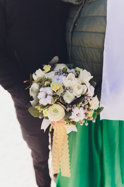 Ramo De La Boda En Manos De La Novia De Cerca Accesorios De Boda