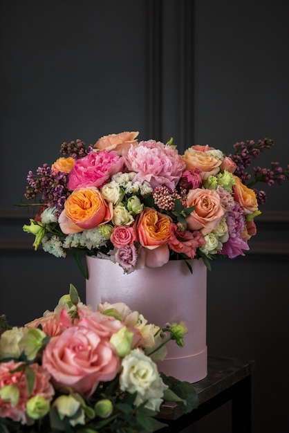 Ramo de flores de diferente belleza. Foto Premium