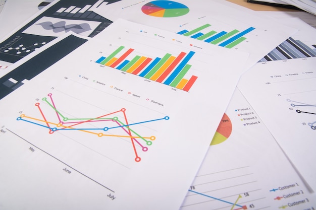 Reporte de negocios. grÃ¡ficos y grÃ¡ficos. informes de negocios y montÃ³n de documentos. concepto de negocio. Foto gratis