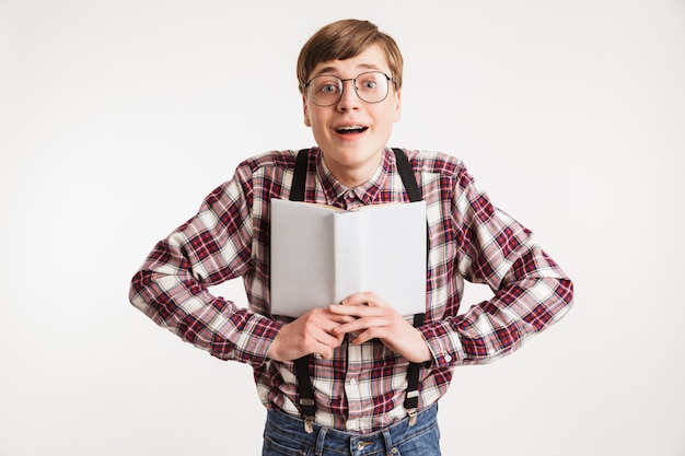 Retrato De Un Chico Nerd Escolar Joven Emocionado Foto Premium