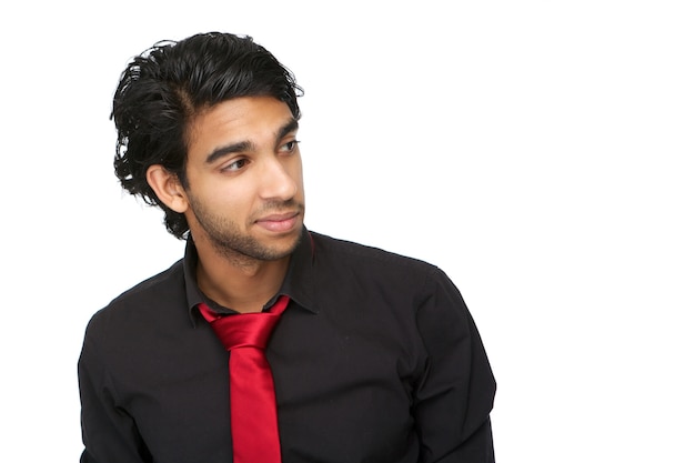 camisa negra con corbata azul
