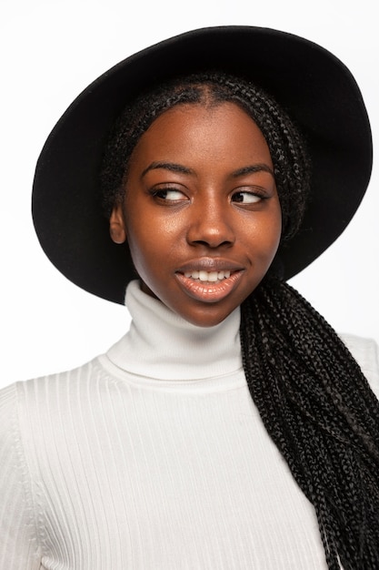 Retrato De Mujer Joven Sonriente Aislado Foto Gratis