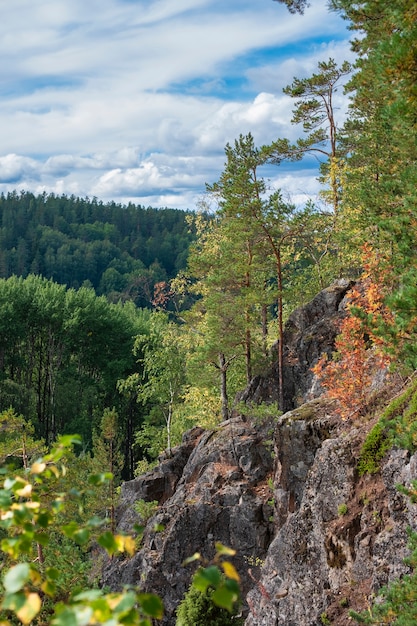 Rocas En La Rep Blica De Karelia A Principios De Oto O Foto Premium