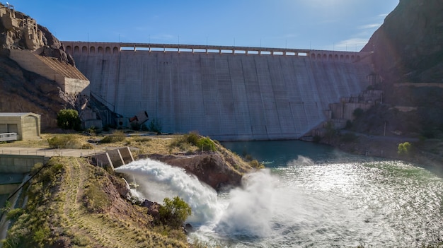 Salida De Agua En Presa Hidroel Ctrica Foto Premium