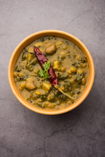 Saludable dal palak o amarillo toor spinach daal receta también