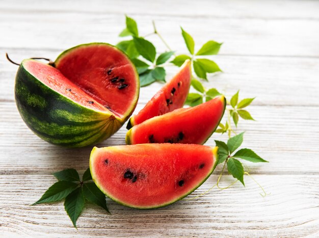 Sandia con hojas verdes Foto Premium 