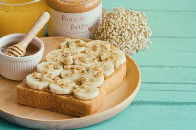 S Ndwich De Pan Tostado Con Mantequilla De Cacahuate Y Pl Tano Foto