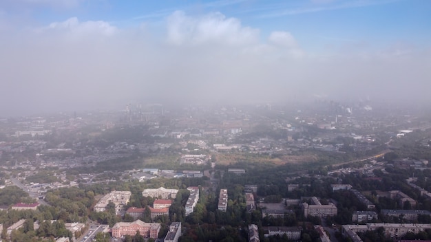 Smog Sobre La Ciudad, A Vista De Pájaro. Vista Aérea Del Smog. Las ...