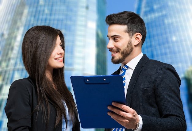 Socios Comerciales Discutiendo Foto Premium