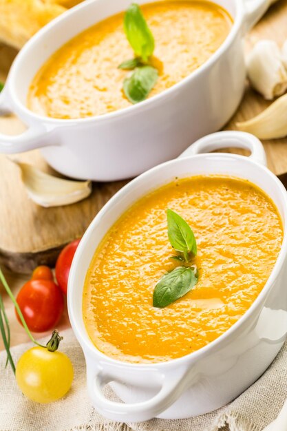 Sopa De Tomate Asado Cocinada Con Tomates Org Nicos De La Herencia Y