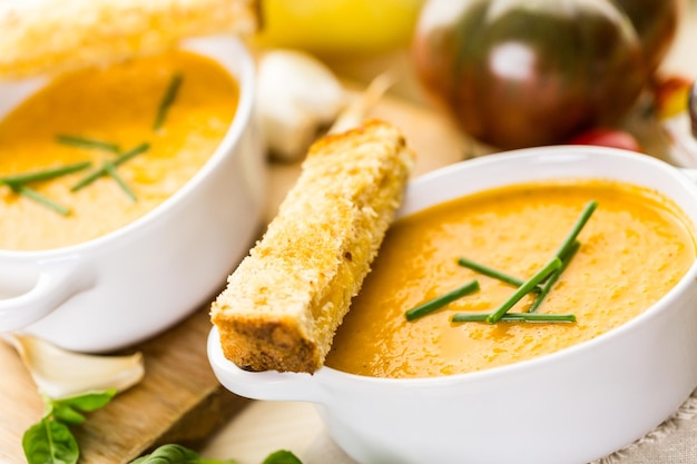 Sopa De Tomate Asado Cocinada Con Tomates Org Nicos De La Herencia Y