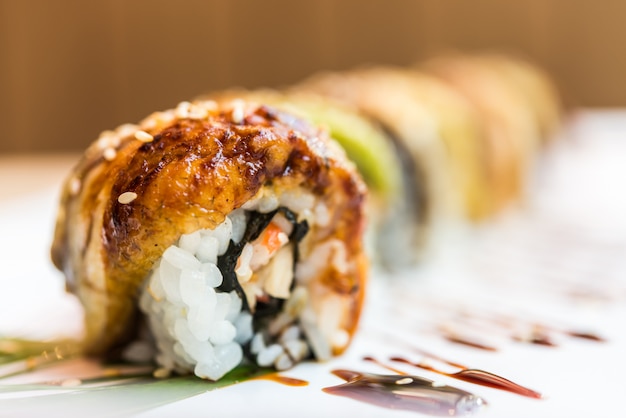 Sushi de anguila sushi | Foto Gratis