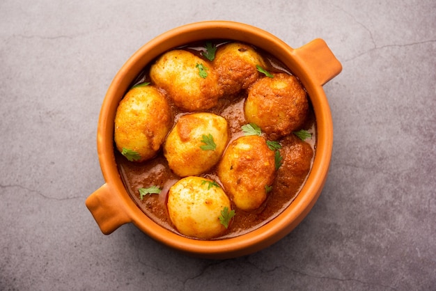 Tasty Dum Aloo O Patatas Enteras Al Curry Picante Es Una Receta De Plato Principal Popular De La