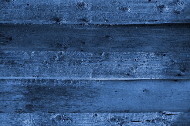 La textura de madera azul con patrones naturales color azul clásico