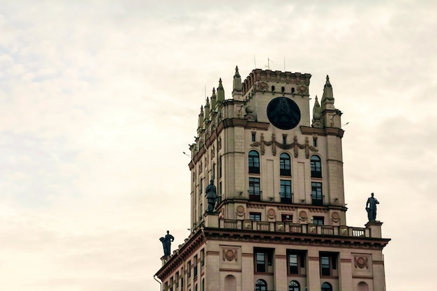 Torre de la ciudad vieja, paisaje urbano, edificio antiguo. Foto Premium