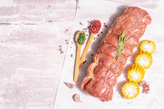 Un Trozo De Lomo De Cerdo Crudo Carne Fresca Adobada Atada Con Cordel Culinario Ma Z Dulce Y