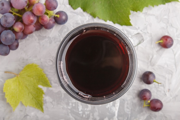 Vaso De Jugo De Uva Roja Vista Superior Foto Premium