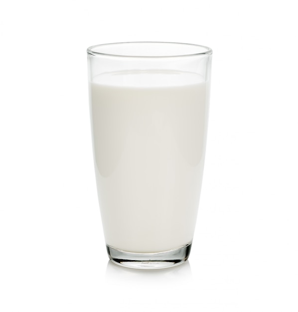 Vaso de leche aislado en blanco | Foto Premium