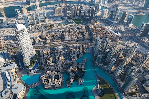 Vista Aerea De La Ciudad De Dubai Desde Lo Alto De Una Torre Foto Gratis