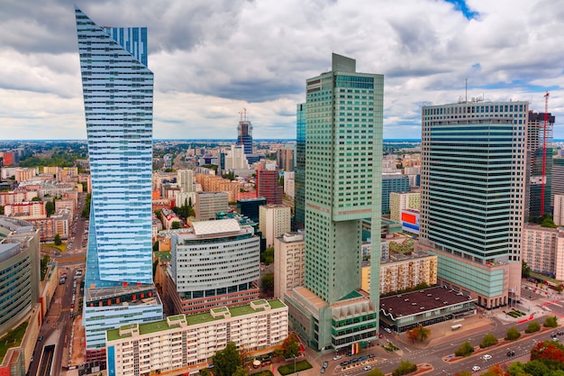 Vista aérea de la ciudad moderna en varsovia polonia Foto Premium