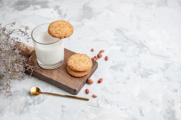 Vista A Rea De Un Vaso De Vidrio Lleno De Galletas De Leche En La Flor