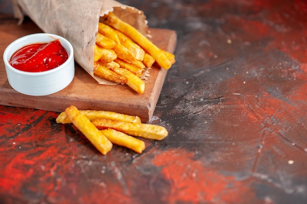 Vista Frontal Deliciosas Papas Fritas Con Salsa De Tomate En La