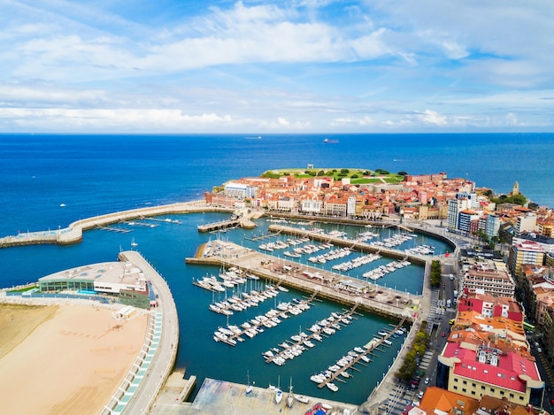 Vista panorámica aérea del puerto deportivo de gijón gijón es la