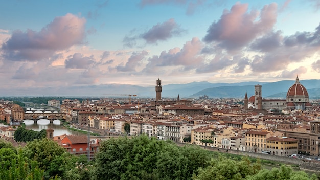 Vista Panorámica Del Atardecer De Florencia Ponte Vecchio Palazzo Vecchio Y Florencia Duomo 8367