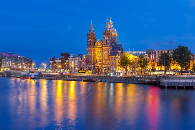 Vista Panor Mica Nocturna De La Ciudad Del Canal De Amsterdam El