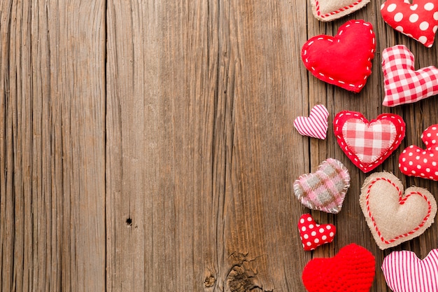 Vista superior de adornos para el día de san valentín Foto gratis