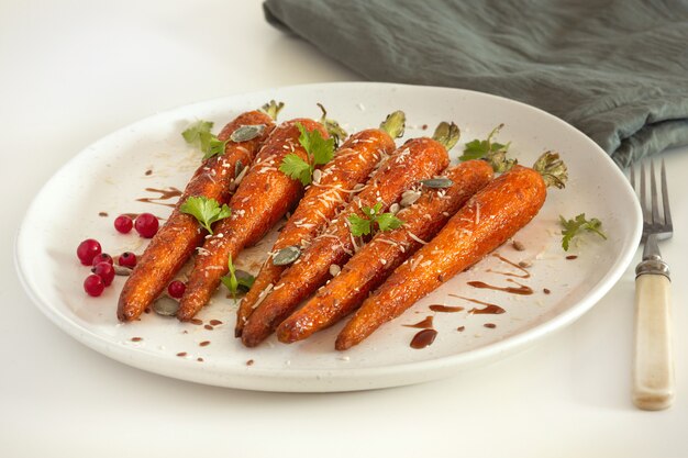 Zanahorias Org Nicas Al Horno Con Miel Perejil Queso Y Lino Calabaza Semillas De Girasol En