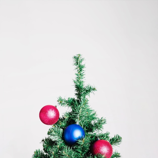 Albero Di Natale Rosa E Blu.Albero Di Natale Con Palline Blu E Rosa Foto Gratis