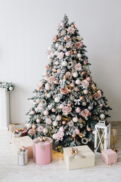 Albero Di Natale Rosa Gold.Albero Di Natale In Argento Oro E Rosa Foto Premium