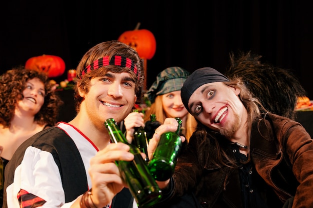 Amici ad una festa in costume Foto Premium