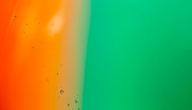 Astrazione gradiente di colore accompagnata da bolle fluide trasparenti Foto Gratuite