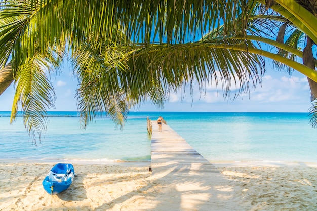 Bellissima Spiaggia Tropicale E Mare Scaricare Foto Gratis