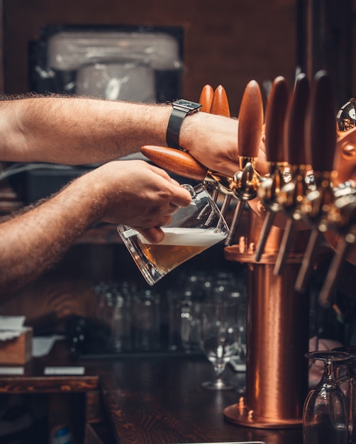 Birra filtrata con schiuma Foto Gratuite
